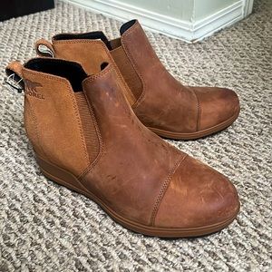 New Sorel Evie Bootie Pull-On Ankle Boots. NWT, but some surface scratches.